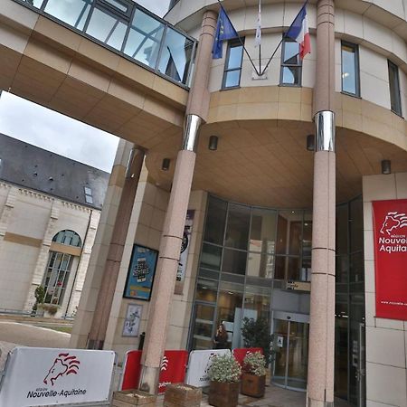Comedy: Heart Of Town Facing The Na Region Poitiers Exteriör bild